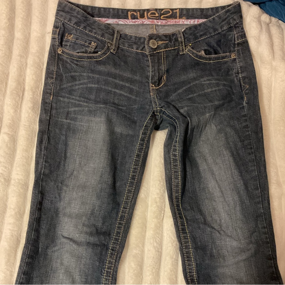 Sexy 90’s low rise jeans. very cute and fashionable in good condition😍